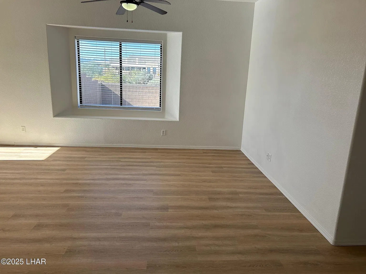 3 bed, 2.0 bath, 2102 sqft, $1,900 — Photo 3