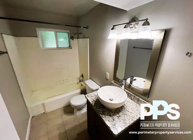221 Lampkin St NE #6 — Photo 3