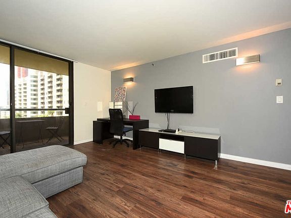5th image of 600 W 9th St APT 708