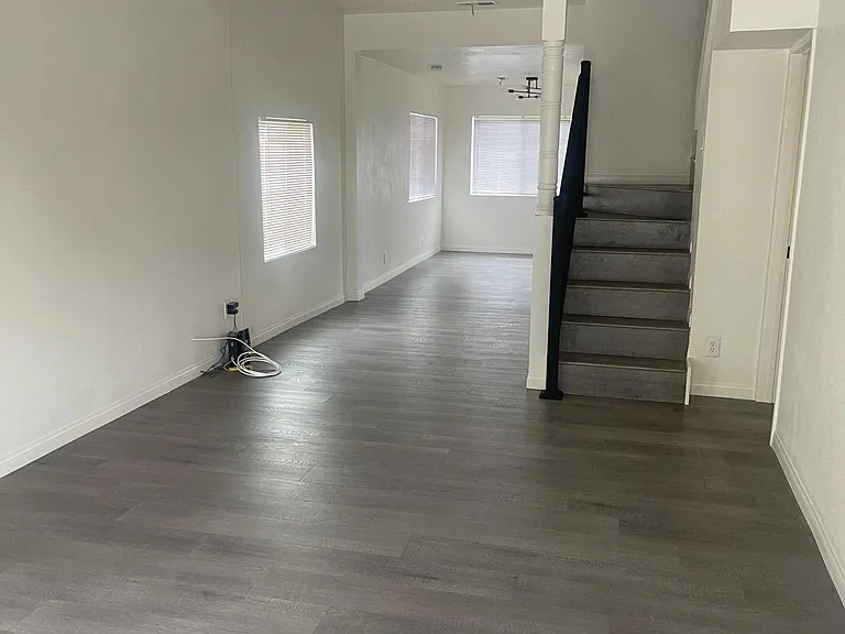 242 W East St — Photo 17