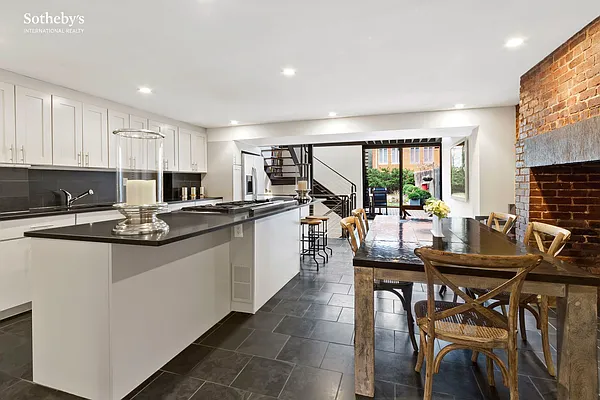 Sold by Sotheby's International Realty | media 6