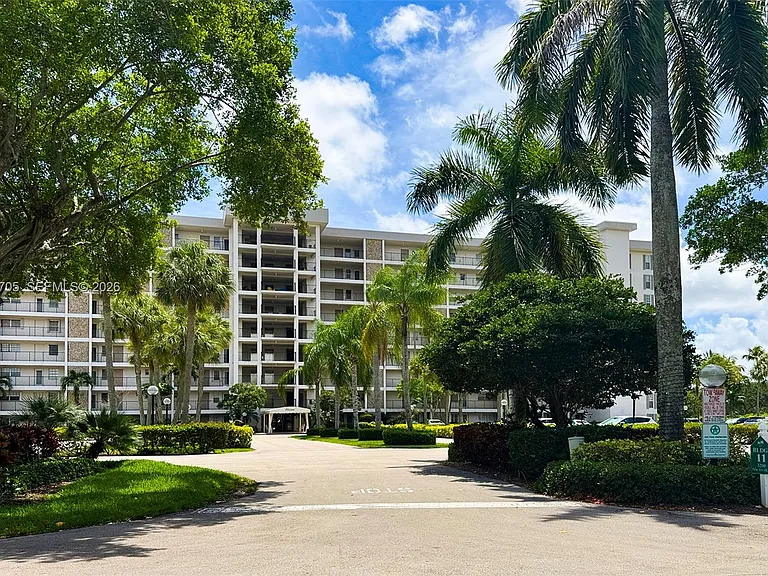 3200 N Palm Aire Dr #207 — Photo 21