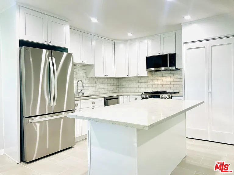 624 N Toluca Park Dr #E — Photo 9