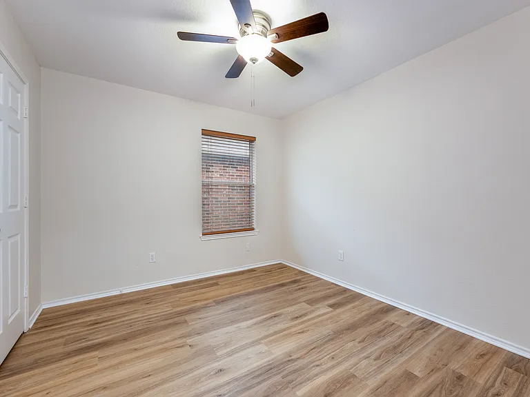 920 Raleigh Path Rd — Photo 8