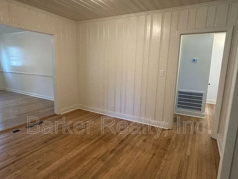 5726 Fayetteville Rd — Photo 18