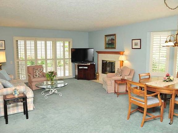 Living Area w/Gas Frpl