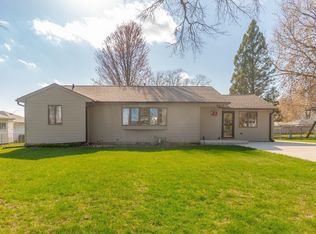 4317 Clearview Dr, Cedar Falls, IA 50613