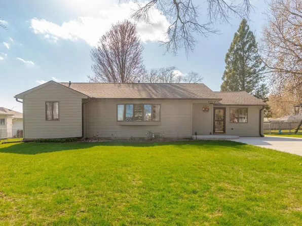 4317 Clearview Dr, Cedar Falls, IA 50613