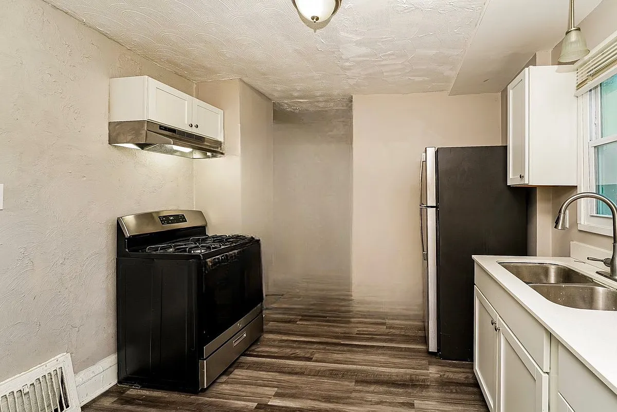 Building Photo - 914 Whittier Ave #1