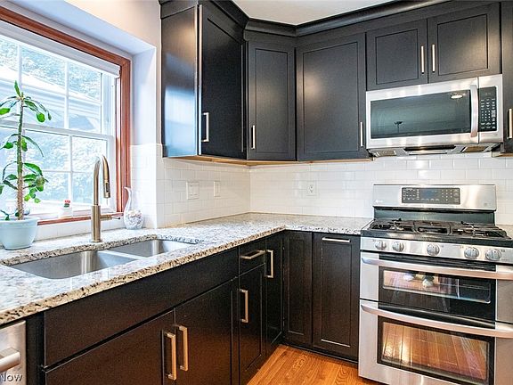 5th image of 3876 Royal Oak Dr