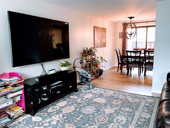 4th image of 1651 Mentor Ave APT 1005