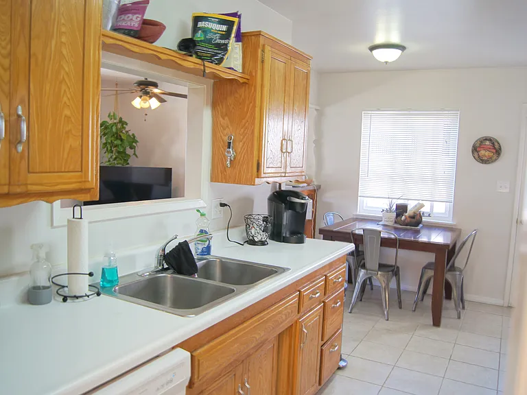 Kitchen and Breakfast Area.