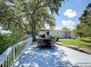 910 Grandview Cir, Bandera, TX 78003
