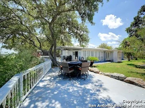 910 Grandview Circle, Bandera, TX 78003