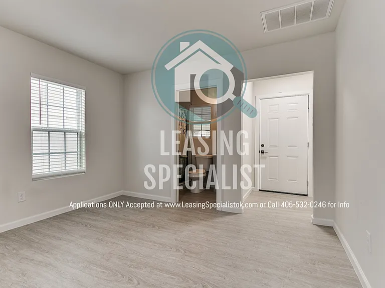 303 E Frank St — Photo 36