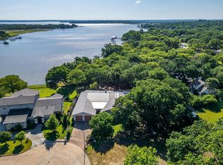 201 Familia Ct, Azle, TX 76020