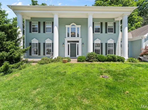 16611 Highland Summit Dr, Ballwin, MO 63011