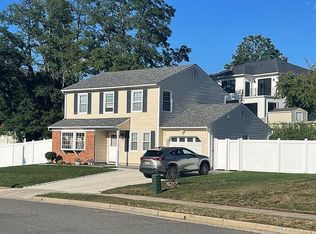 4 Yardley St, Edison, NJ 08820