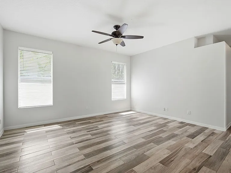 9810 Bennington Dr — Photo 15
