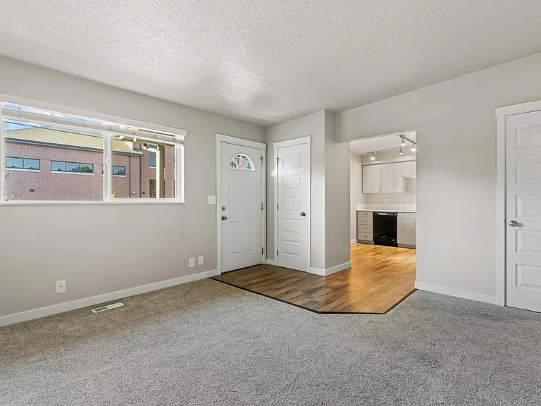 1527 W Ridenbaugh St — Photo 12