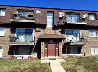 10467 Dearlove Rd APT 6, Glenview, IL 60025