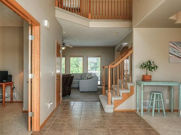 4th image of 1104 Lake Vista Dr