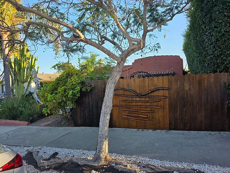 525 Casitas Rd — Photo 1