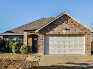 8410 River Bluffs Dr, Arlington, TX 76002