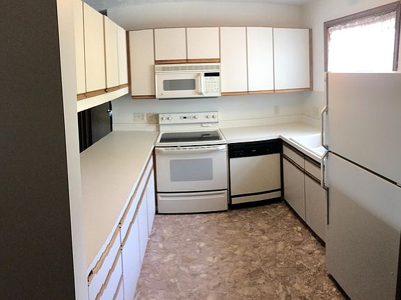 4th image of 305 Foxfire Dr #146