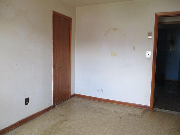 3rd image of 2325 Ashwood Ave