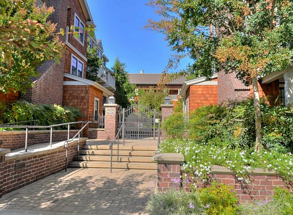 4th image of 325 Channing Ave APT 215