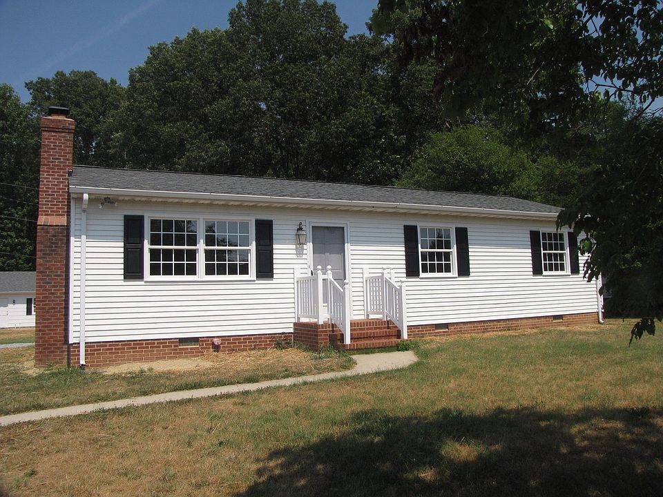 front -maintenance free - new shutters and windows