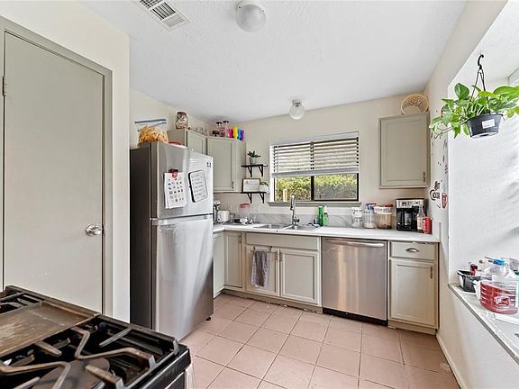 4th image of 5109 Beaverhill Dr