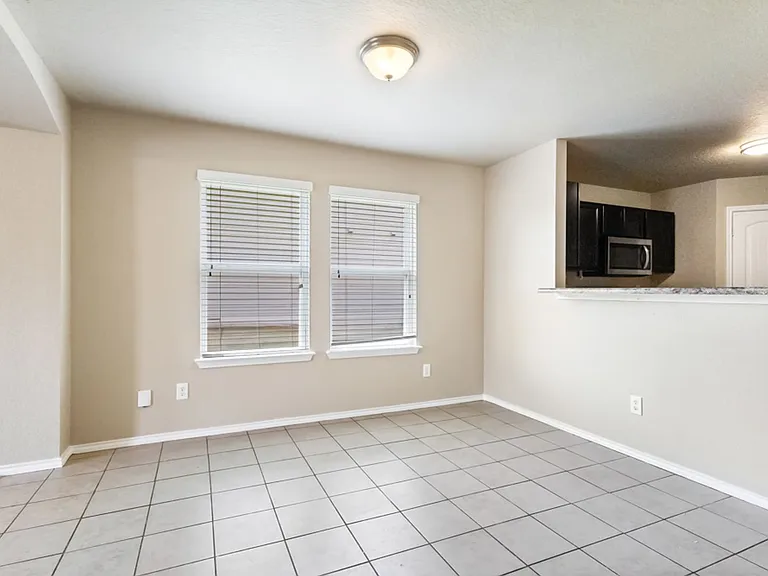 1533 Redbridge Dr — Photo 10