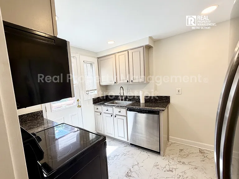 655 N Eton St #22 — Photo 7