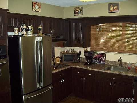 3rd image of 10 Dorchester Dr