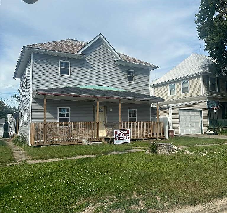 1st image of 634 2nd St