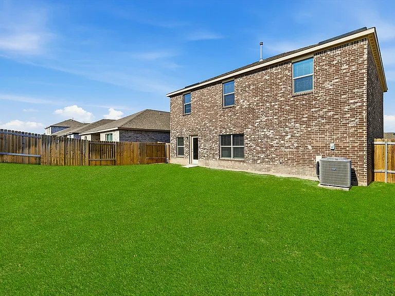 2105 Yarbrough Dr — Photo 40