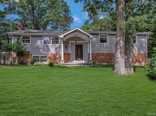 27 Upper Sheep Pasture Rd, East Setauket, NY 11733