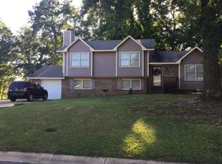 1126 Berkshire Dr, Anniston, AL 36207