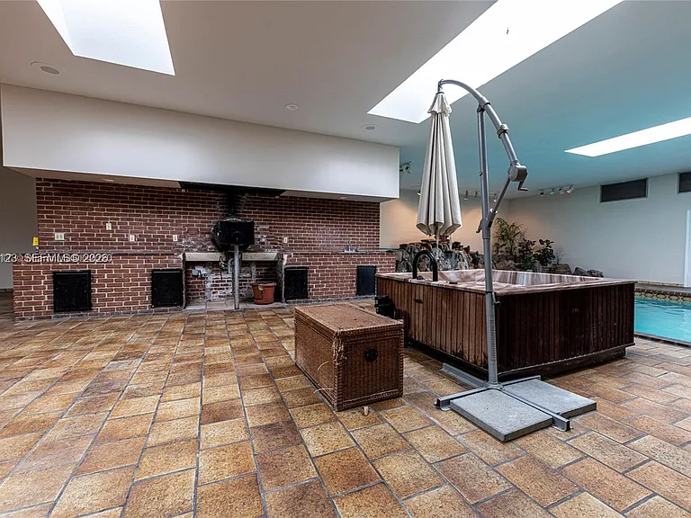 236 N Federal Hwy #201 — Photo 38