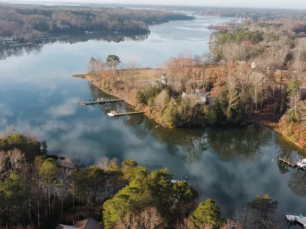 22F-1 Oak Point Dr, Lancaster, VA 22503