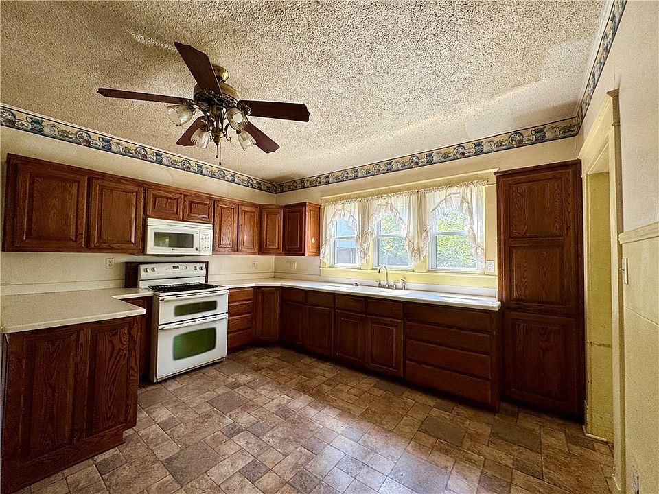 2nd image of 187 Woods Lodge Rd