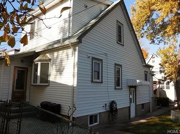 2nd image of 11 Fern Pl #11