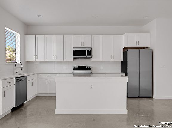 3rd image of 923 Piedmont Ave