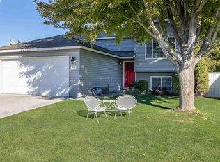5819 Saddle Creek Ln, Pasco, WA 99301