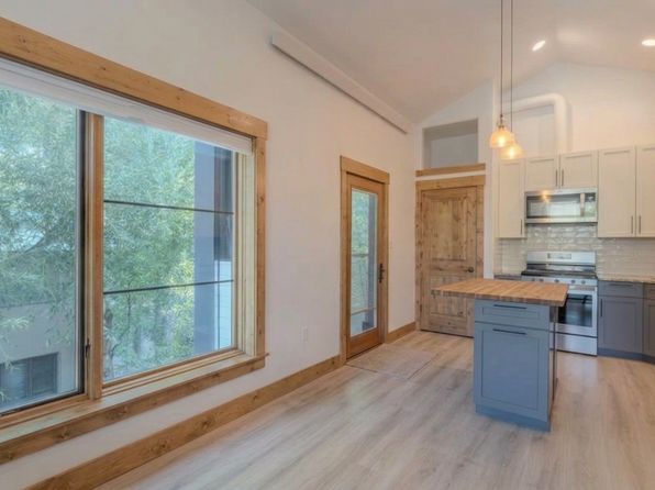 265 Crabtree Ln #3