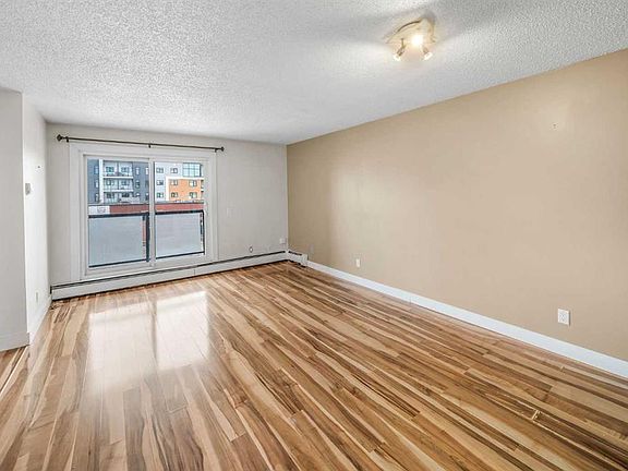 3rd image of 1915 S 26th St SW #303