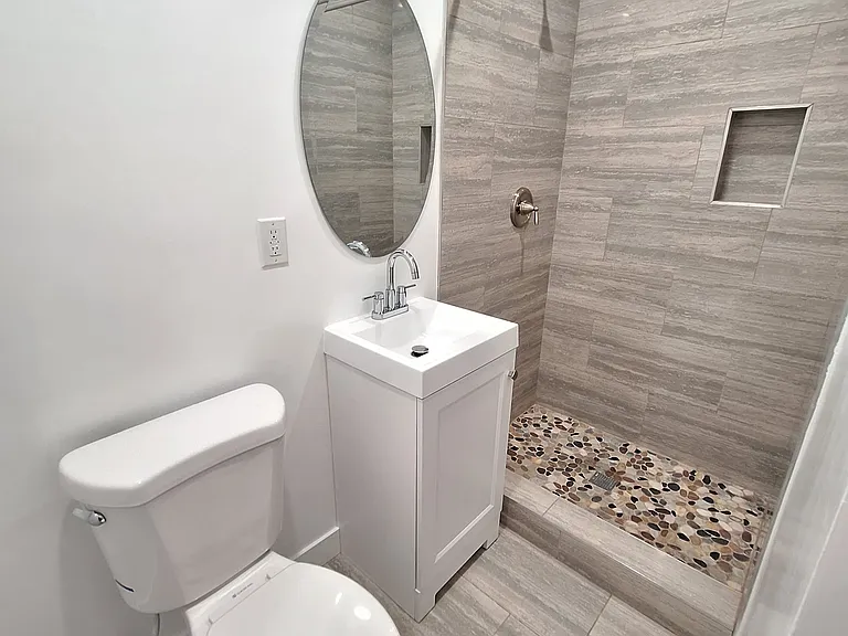 13961 Oxnard — Photo 22
