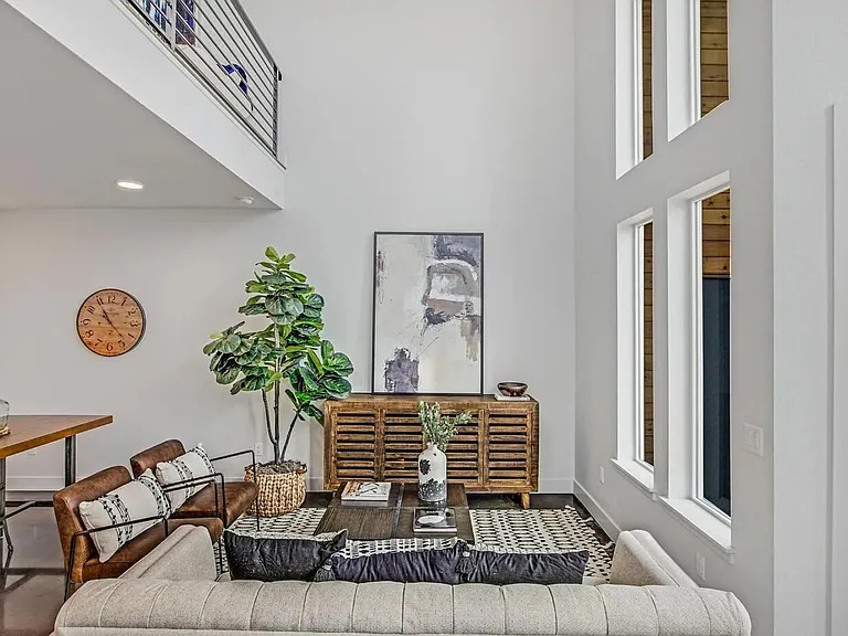 3703 N Marion St — Photo 7